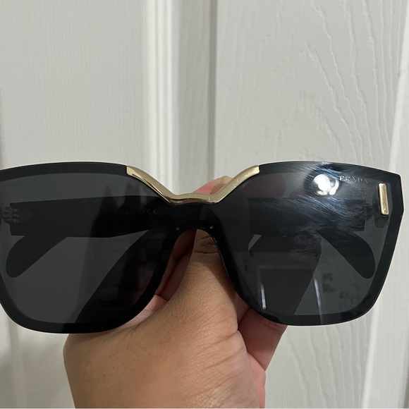 Prada sunglasses - Picture 2 of 5